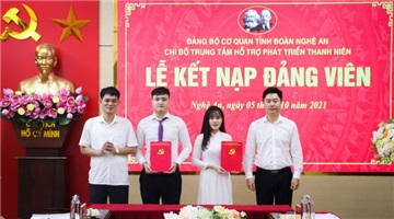 Chi bộ Trung tâm Hỗ trợ phát triển thanh niên tỉnh Nghệ An tổ chức lễ kết nạp đảng viên mới